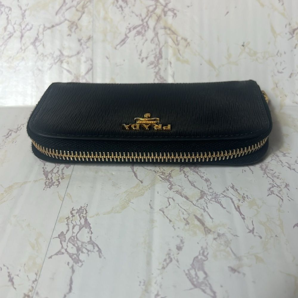 PRADA BLACK SAFFIANO ZIP AROUND KEY HOLDER - Picture 3 of 9